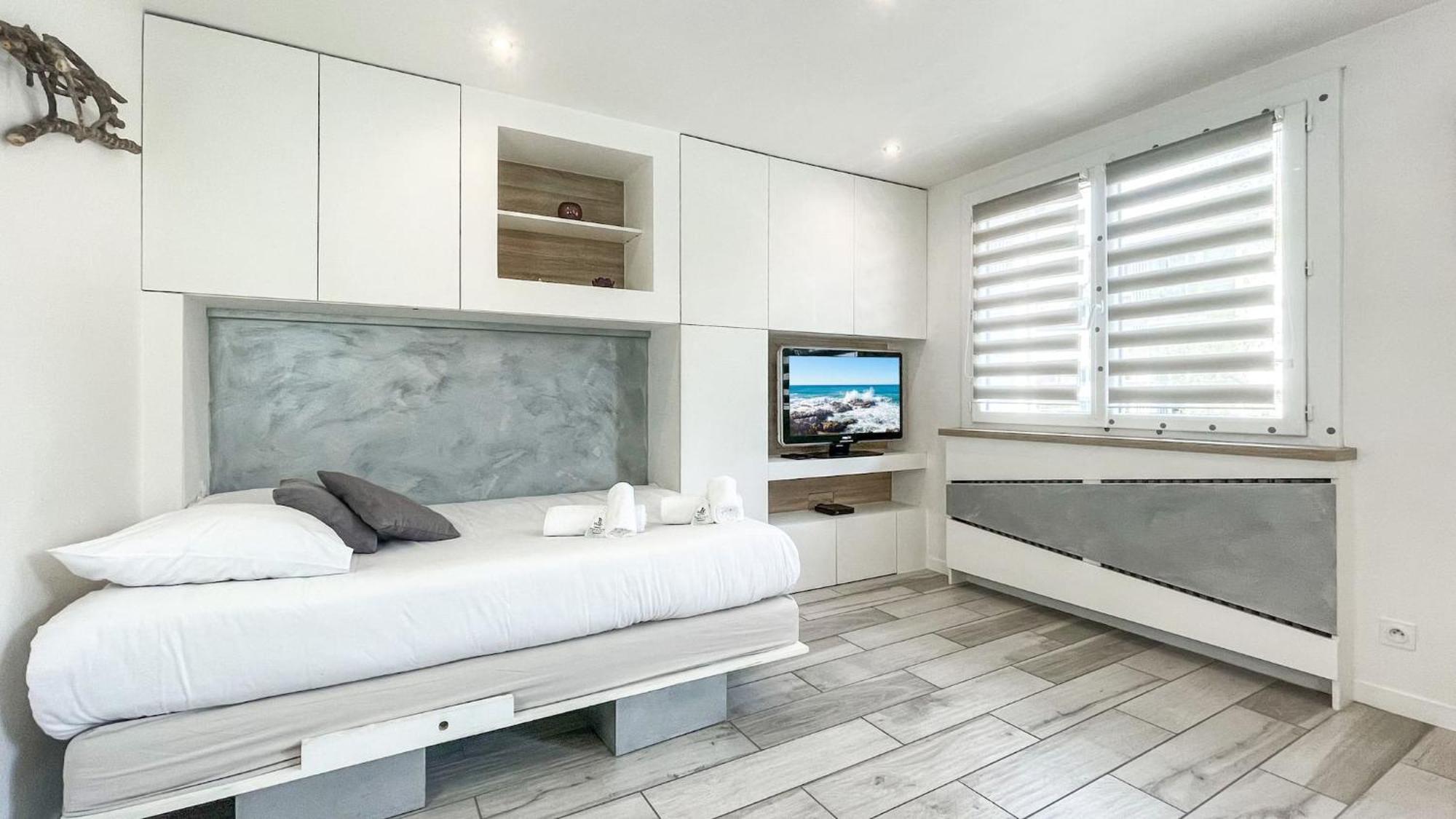 Homey Tidy - New / Proche Centre Annecy / Parking Gratuit / Logement Entierement Equipe Luaran gambar