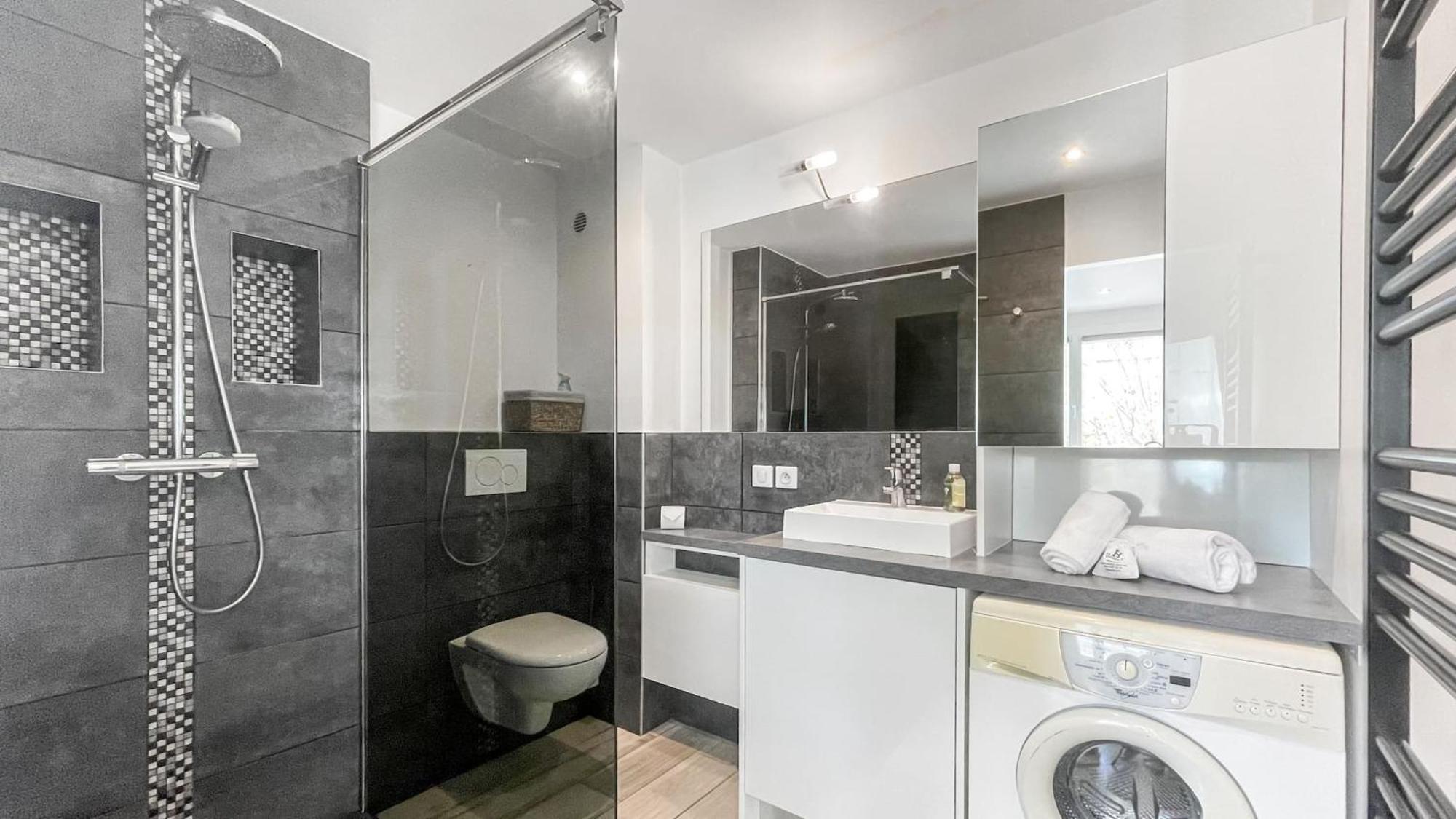 Homey Tidy - New / Proche Centre Annecy / Parking Gratuit / Logement Entierement Equipe Luaran gambar